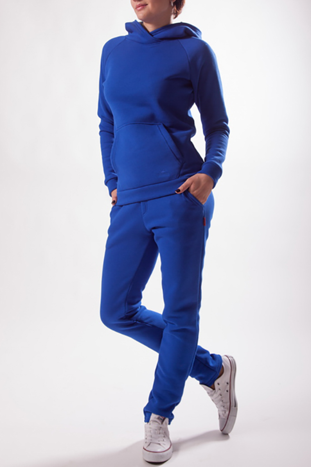 Синий спортивный костюм